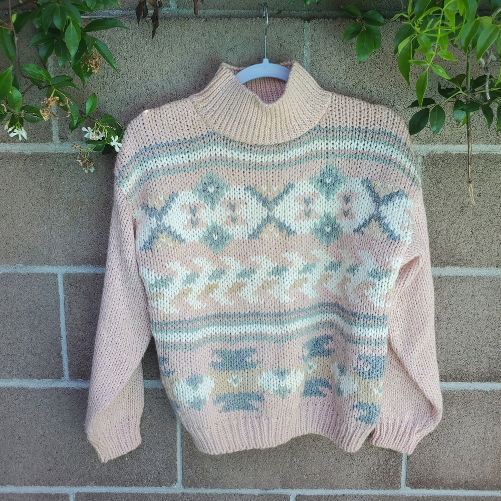 Vintage cottagecore pictures white and green knit turtle neck sweater